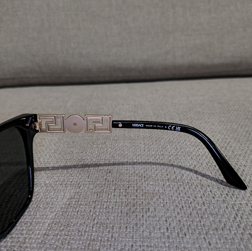 Authentic Versace Sunglasses NWT org $536 - Picture 11 of 16